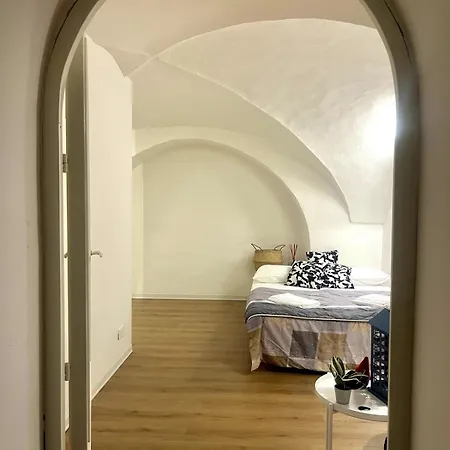 Vagaluna Short Katania